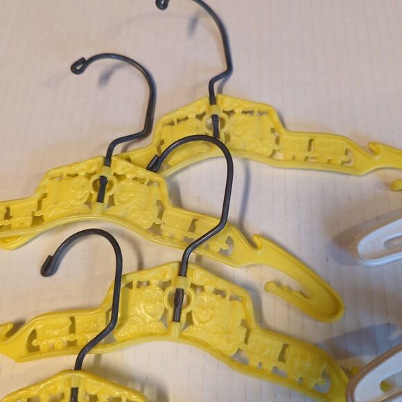 Clothes Hangers Kids Clarolyte Co Trains Yellow White Vintage Swivel Set Of 8 - Picture 4 of 7
